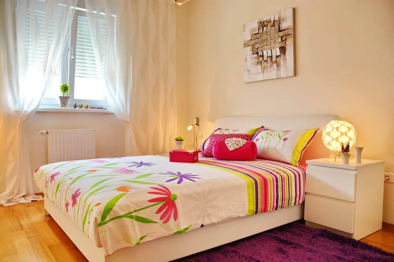 Apartment Vacation In Zadar - Mirna