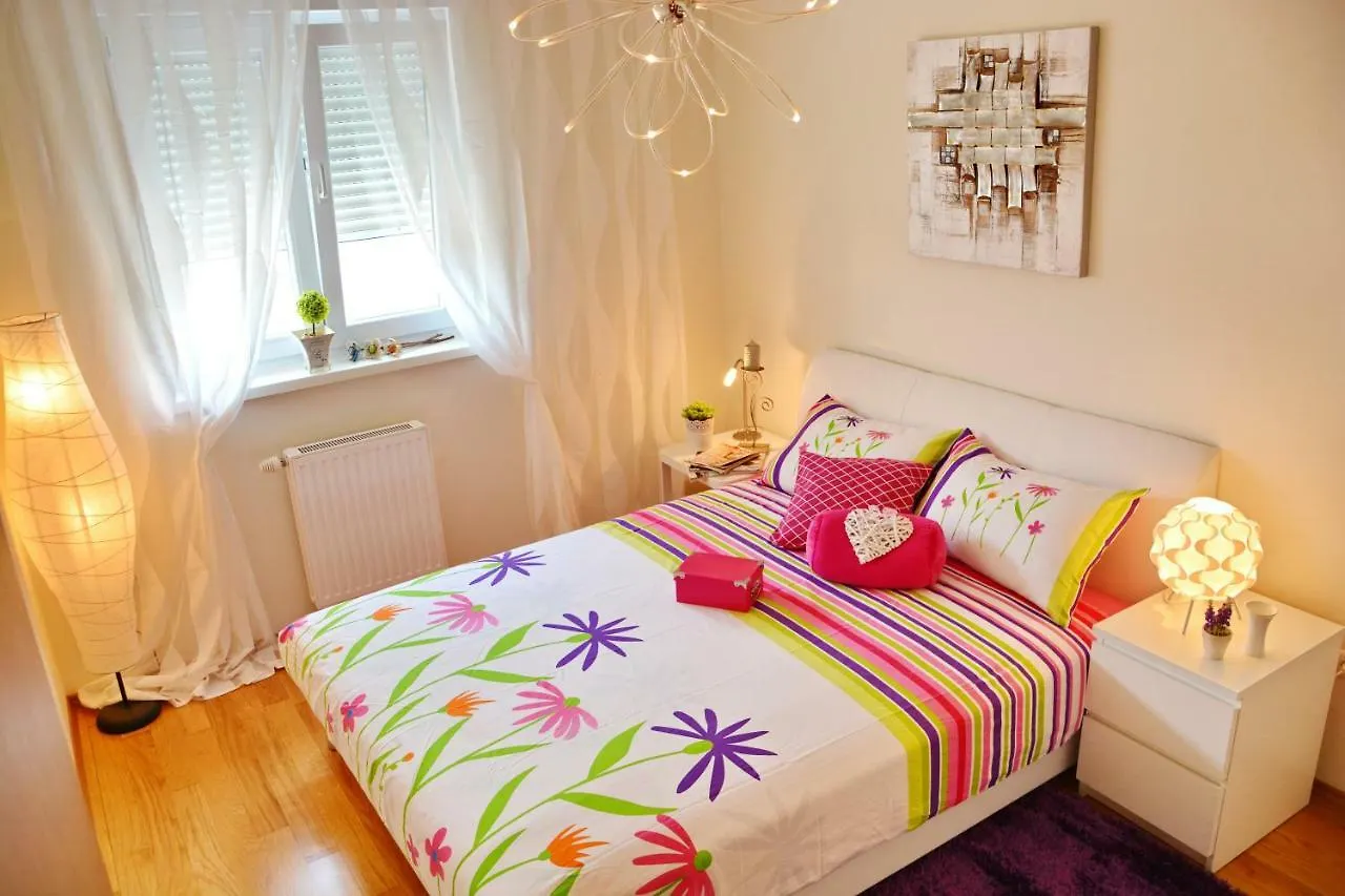 Apartment Vacation In Zadar - Mirna